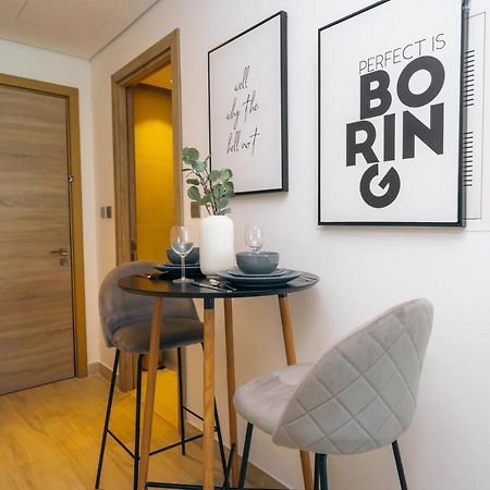 דובאי Fam Living - Marina Marvel - Studio Apartment With Breathtaking Views In Studio One Tower מראה חיצוני תמונה